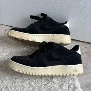 Kids Nike Air Black and White Sneakers Sz 6.5